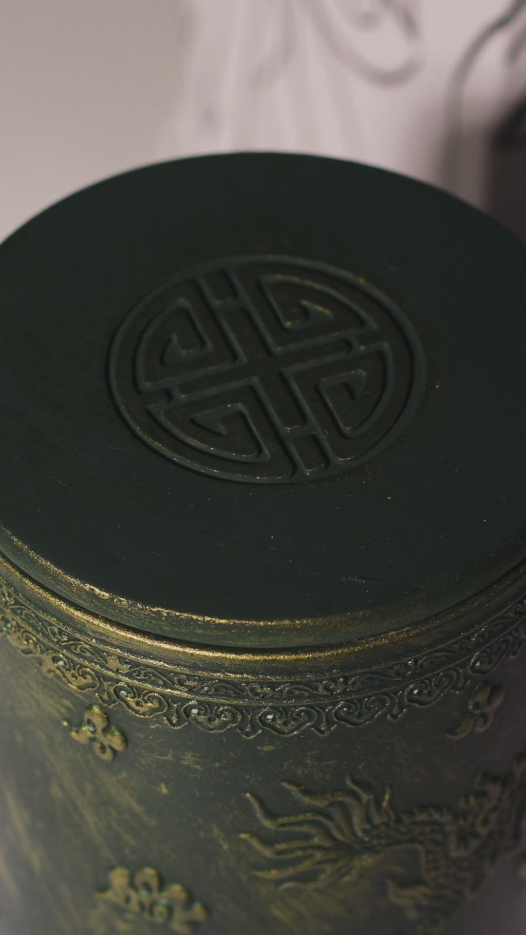 Ароматическая свеча "Рожденствеский вечер" DeFuego Китай зеленое.золото, 200 мл